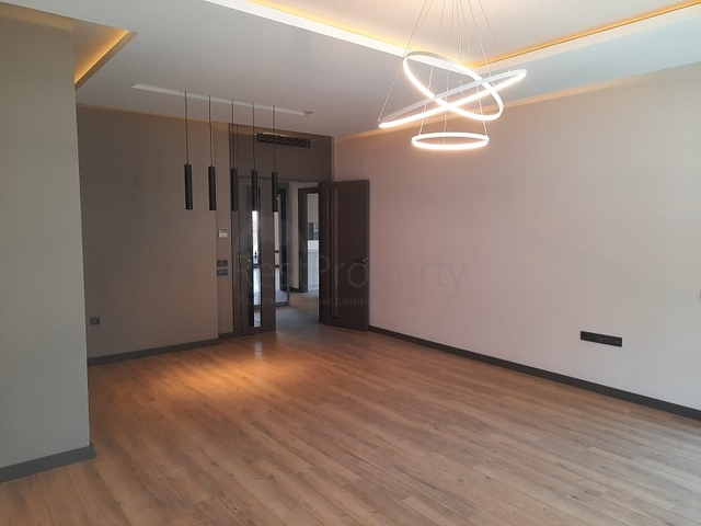 فرصة استثمارية - مجمع عائلي قيد الانشاء - في مركز الانيا