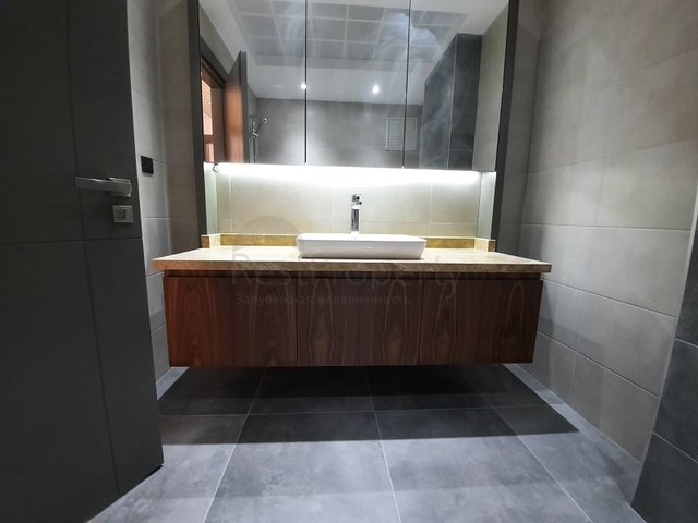 فرصة استثمارية - مجمع عائلي قيد الانشاء - في مركز الانيا