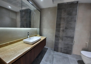 فرصة استثمارية - مجمع عائلي قيد الانشاء - في مركز الانيا