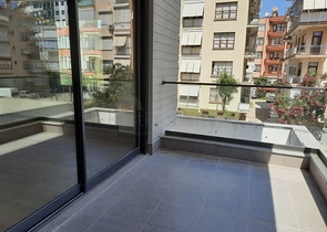 فرصة استثمارية - مجمع عائلي قيد الانشاء - في مركز الانيا