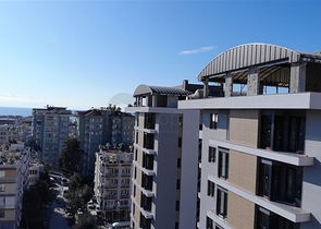 فرصة استثمارية - مجمع عائلي قيد الانشاء - في مركز الانيا