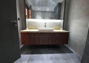 فرصة استثمارية - مجمع عائلي قيد الانشاء - في مركز الانيا