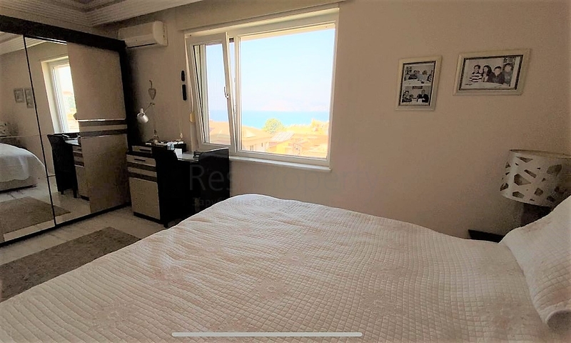 اطلالة بحرية ساحرة -طابق مرتفع - شقة غرفتين وصالة ضمن مجمع اول صف على البحر - في توسمور / الانيا