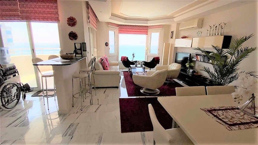 اطلالة بحرية ساحرة -طابق مرتفع - شقة غرفتين وصالة ضمن مجمع اول صف على البحر - في توسمور / الانيا