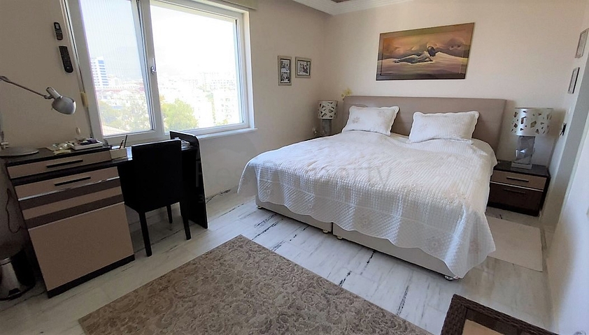 اطلالة بحرية ساحرة -طابق مرتفع - شقة غرفتين وصالة ضمن مجمع اول صف على البحر - في توسمور / الانيا