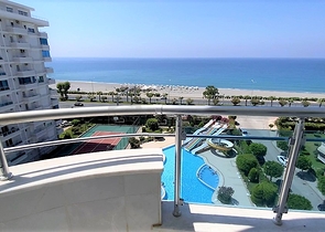 اطلالة بحرية ساحرة -طابق مرتفع - شقة غرفتين وصالة ضمن مجمع اول صف على البحر - في توسمور / الانيا