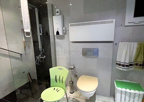 اطلالة بحرية ساحرة -طابق مرتفع - شقة غرفتين وصالة ضمن مجمع اول صف على البحر - في توسمور / الانيا