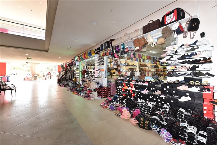 بضمان تأجير - محل ضمن مول تجاري -في الانيا 