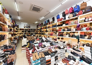 بضمان تأجير - محل ضمن مول تجاري -في الانيا 