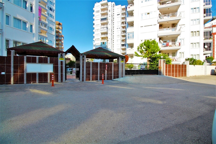 شقة فسيحة 3 + 1 مع مطبخ منفصل في كونيالتي