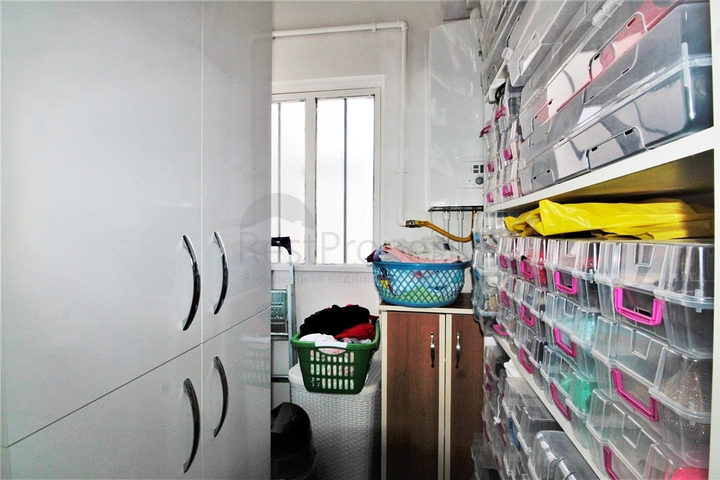 شقة فسيحة 3 + 1 مع مطبخ منفصل في كونيالتي