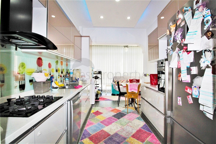 شقة فسيحة 3 + 1 مع مطبخ منفصل في كونيالتي