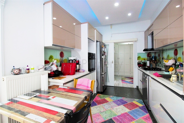 شقة فسيحة 3 + 1 مع مطبخ منفصل في كونيالتي