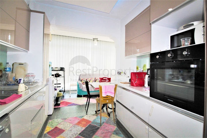 شقة فسيحة 3 + 1 مع مطبخ منفصل في كونيالتي