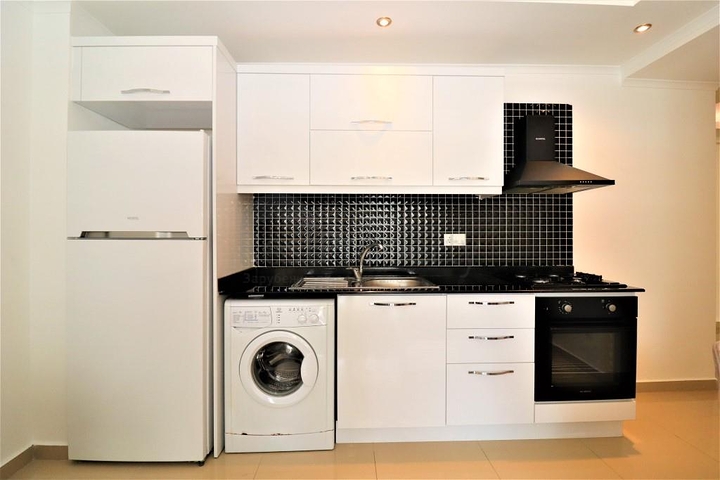 سعر مميز ضمن منطقة راقية - شقة 2 غرفة وصالة ضمن مجمع سكني في منطقة كاستل / الانيا 