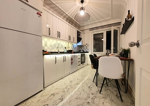 شقة عائلية انيقة - مطبخ منفصل - ضمن مجمع سكني في مهموتلار / الانيا 