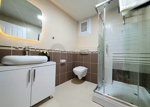 شقة عائلية انيقة - مطبخ منفصل - ضمن مجمع سكني في مهموتلار / الانيا 