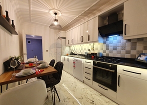 شقة عائلية انيقة - مطبخ منفصل - ضمن مجمع سكني في مهموتلار / الانيا 