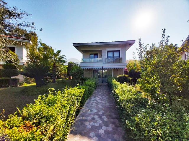 فيلا فاخرة 3 + 1 في غاميوفا ، كيمير