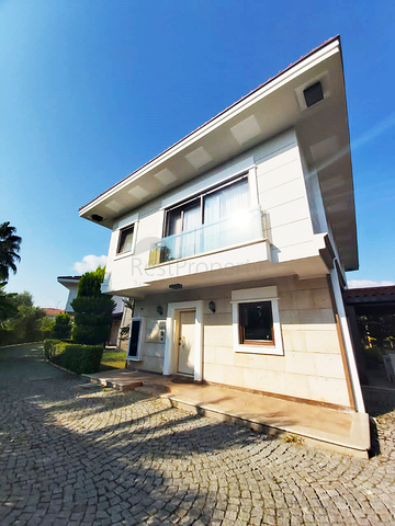 فيلا فاخرة 3 + 1 في غاميوفا ، كيمير