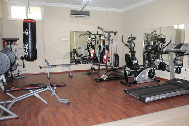 اطلالة بحر - شقة غرفتين وصالة مفروشة - ضمن مجمع في اول صف عالبحر - في مهموتلار / الانيا 