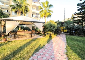 اطلالة بحر - شقة غرفتين وصالة مفروشة - ضمن مجمع في اول صف عالبحر - في مهموتلار / الانيا 