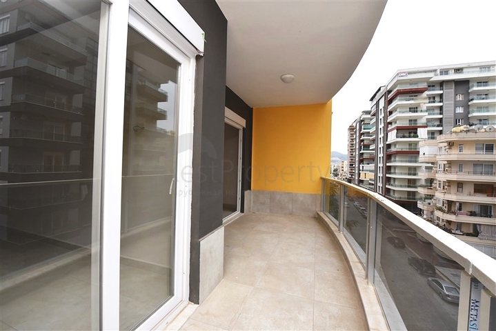 ضمن مجمع بخدمات 5 نجوم - شقة غرفة وصالة - قريبة من البحر والخدمات - في مهموتلار / الانيا 