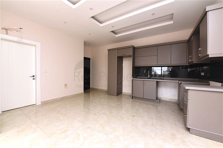 ضمن مجمع بخدمات 5 نجوم - شقة غرفة وصالة - قريبة من البحر والخدمات - في مهموتلار / الانيا 