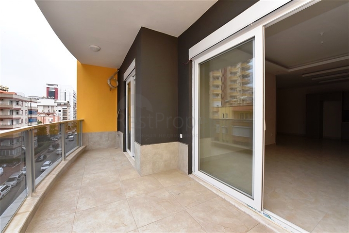 ضمن مجمع بخدمات 5 نجوم - شقة غرفة وصالة - قريبة من البحر والخدمات - في مهموتلار / الانيا 