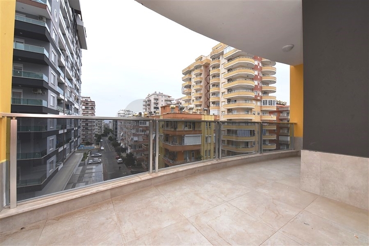 ضمن مجمع بخدمات 5 نجوم - شقة غرفة وصالة - قريبة من البحر والخدمات - في مهموتلار / الانيا 