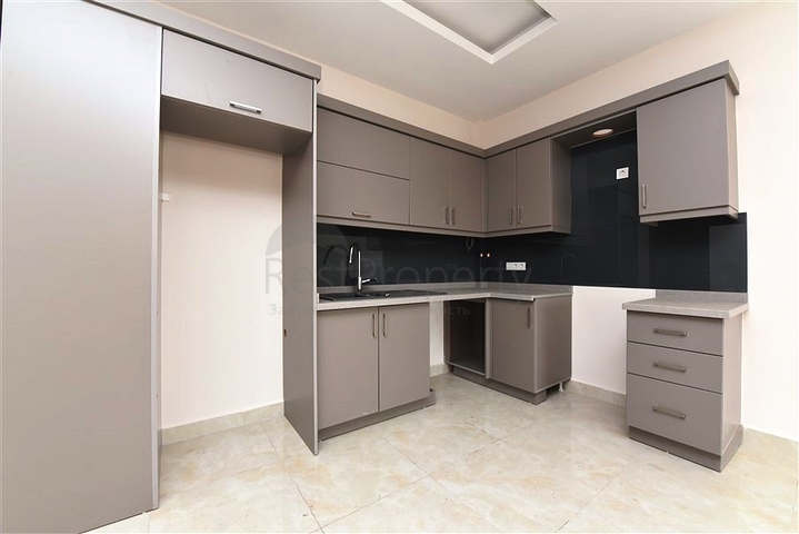 ضمن مجمع بخدمات 5 نجوم - شقة غرفة وصالة - قريبة من البحر والخدمات - في مهموتلار / الانيا 