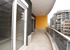 ضمن مجمع بخدمات 5 نجوم - شقة غرفة وصالة - قريبة من البحر والخدمات - في مهموتلار / الانيا 