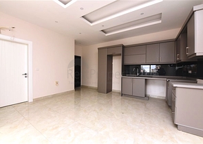 ضمن مجمع بخدمات 5 نجوم - شقة غرفة وصالة - قريبة من البحر والخدمات - في مهموتلار / الانيا 