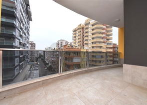 ضمن مجمع بخدمات 5 نجوم - شقة غرفة وصالة - قريبة من البحر والخدمات - في مهموتلار / الانيا 