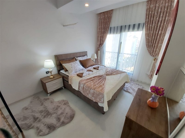 ضمن مجمع سكني جديد وقريب من البحر - شقة غرفة وصالة -مفروشة - في مهموتلار / الانيا 