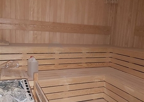 ضمن مجمع سكني جديد وقريب من البحر - شقة غرفة وصالة -مفروشة - في مهموتلار / الانيا 