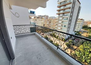 ضمن مجمع سكني جديد وقريب من البحر - شقة غرفة وصالة -مفروشة - في مهموتلار / الانيا 