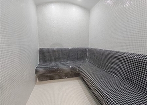 ضمن مجمع سكني جديد وقريب من البحر - شقة غرفة وصالة -مفروشة - في مهموتلار / الانيا 