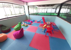 ضمن مجمع سكني جديد وقريب من البحر - شقة غرفة وصالة -مفروشة - في مهموتلار / الانيا 