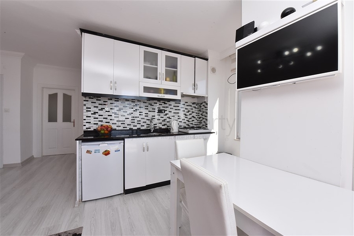 اطلالة على شاطئ كاليوباترا - شقة مميزة غرفتين وصالة - في مركز الانيا 