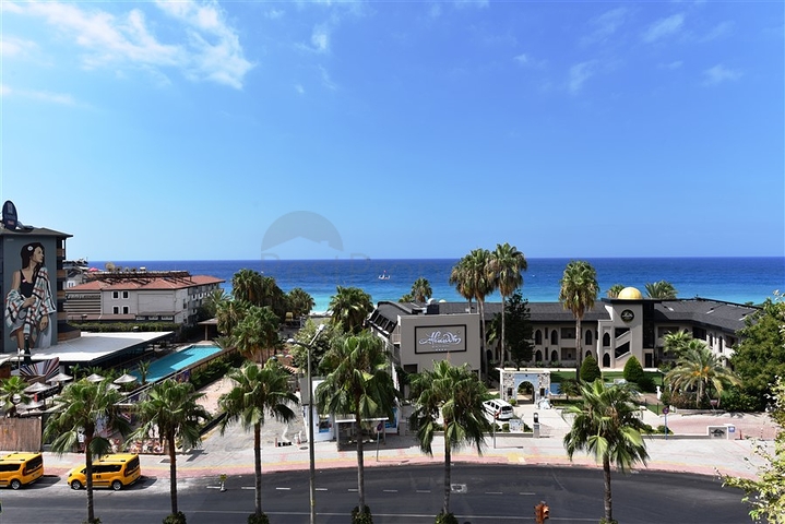 اطلالة على شاطئ كاليوباترا - شقة مميزة غرفتين وصالة - في مركز الانيا 