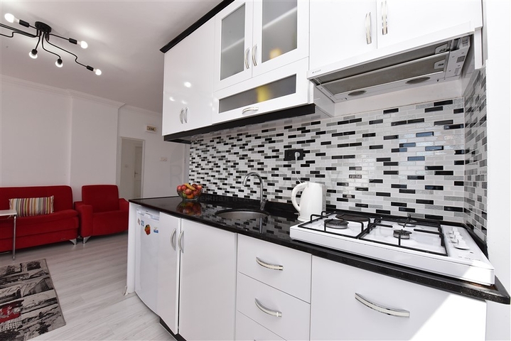 اطلالة على شاطئ كاليوباترا - شقة مميزة غرفتين وصالة - في مركز الانيا 