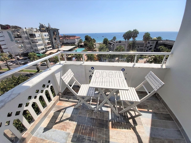 اطلالة على شاطئ كاليوباترا - شقة مميزة غرفتين وصالة - في مركز الانيا 