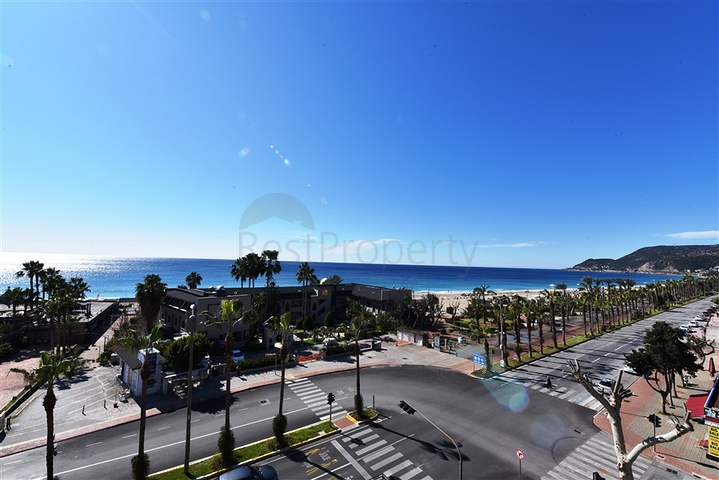 اطلالة على شاطئ كاليوباترا - شقة مميزة غرفتين وصالة - في مركز الانيا 