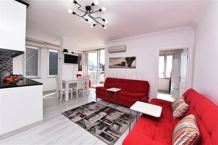 اطلالة على شاطئ كاليوباترا - شقة مميزة غرفتين وصالة - في مركز الانيا 