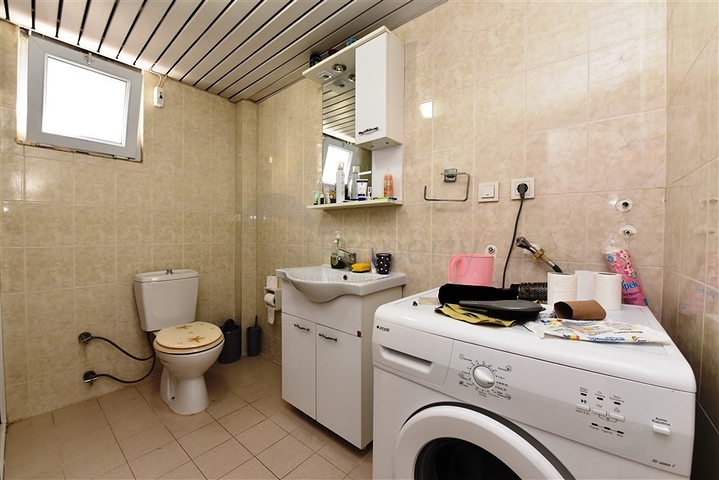 اطلالة على شاطئ كاليوباترا - شقة مميزة غرفتين وصالة - في مركز الانيا 