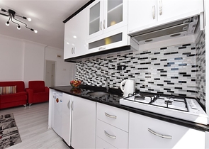 اطلالة على شاطئ كاليوباترا - شقة مميزة غرفتين وصالة - في مركز الانيا 