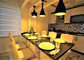 اطلالة بحر - شقة عائلية 2غرفة وصالة -مفروشة - على شارع بارباروس - مهموتلار / الانيا 