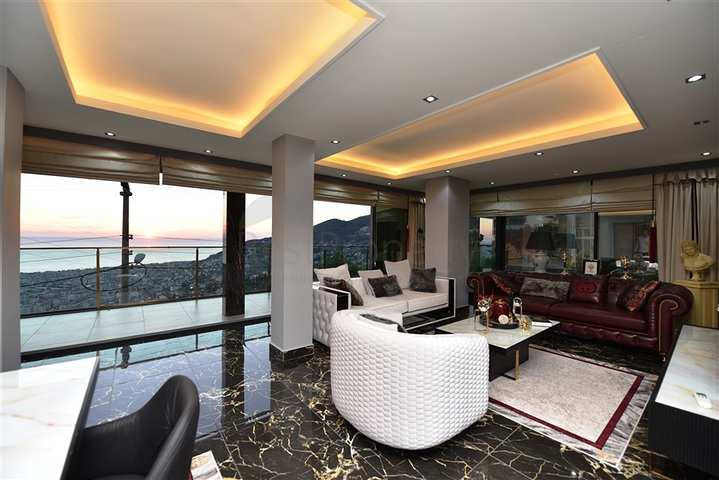 فيلا فاخرة - اطلالة بحر - في مركز مدينة الانيا 