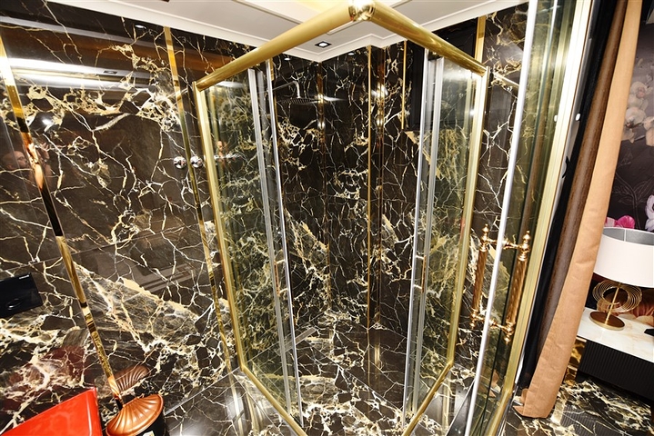 فيلا فاخرة - اطلالة بحر - في مركز مدينة الانيا 